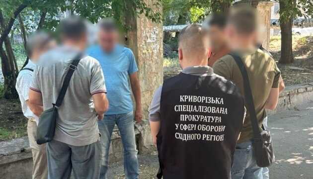 На Дніпропетровщині затримали двох військових, які за $10 тисяч оформлювали фіктивні довідки ухилянтам