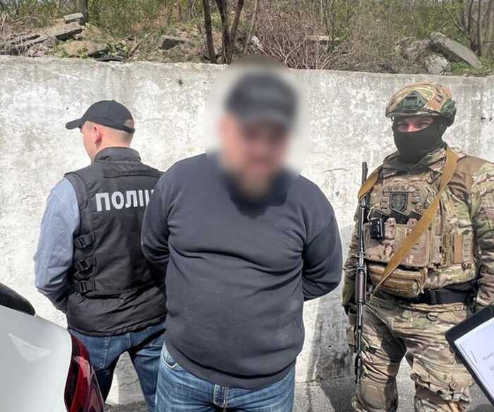 У Києві поліцейські затримали організатора схеми, який допомагав ухилянтам уникнути служби за 50 тисяч доларів